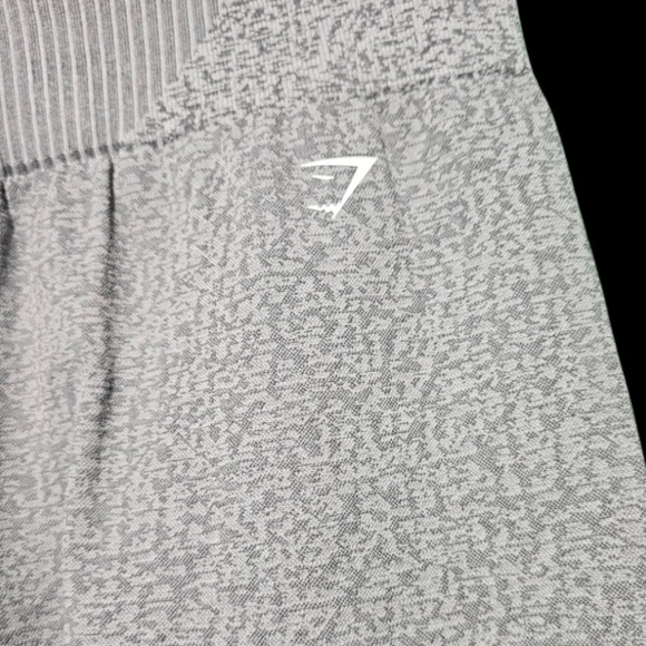 Gymshark Gray Leggings EUC Size 2 (26 Waist) - Picture 2 of 4